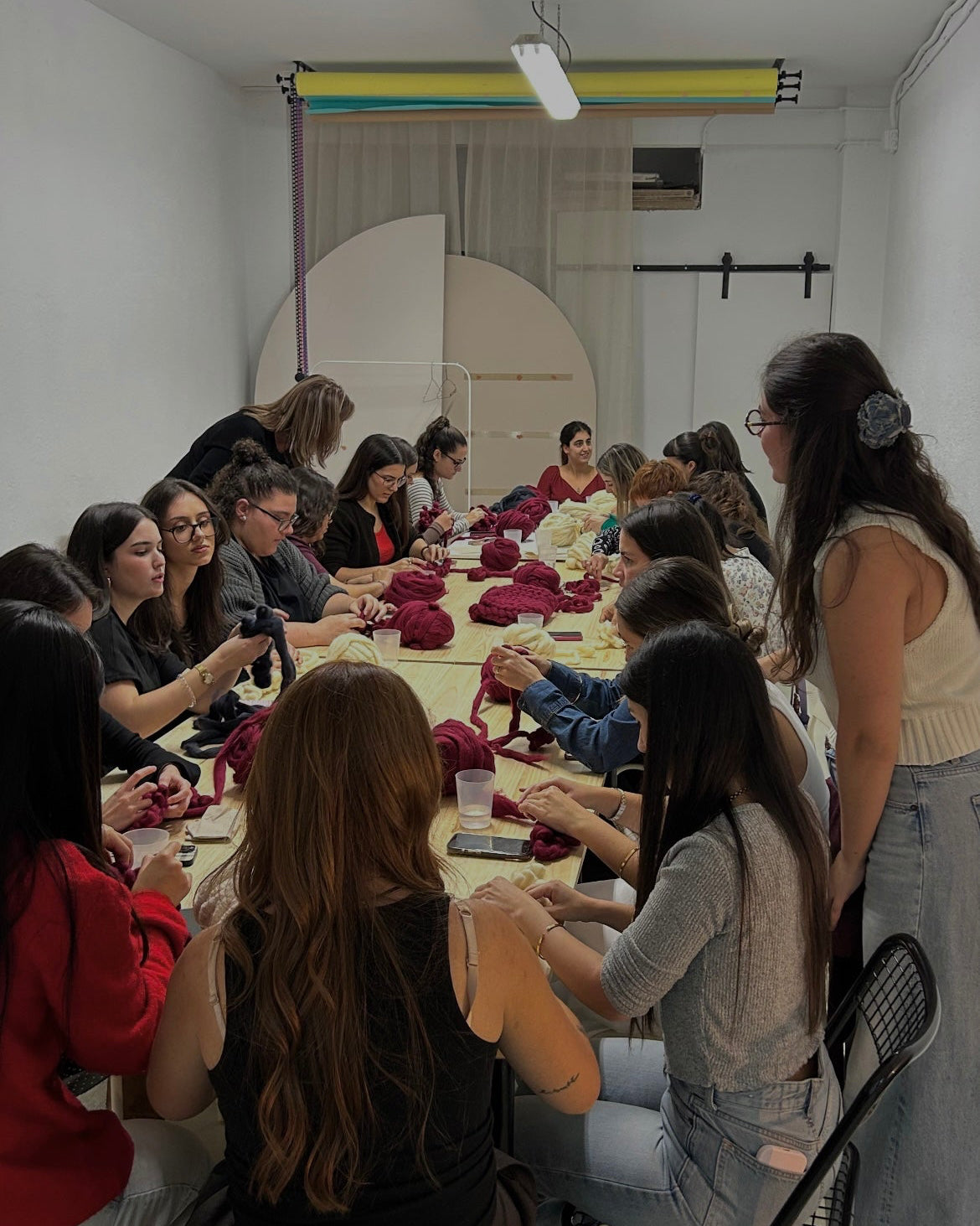 Hand Knitting Experience · La Taula