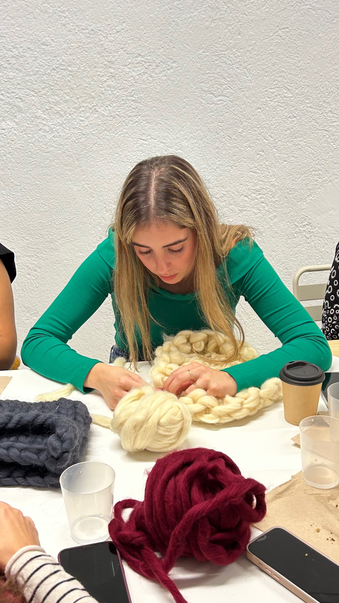 Hand Knitting Experience · La Taula